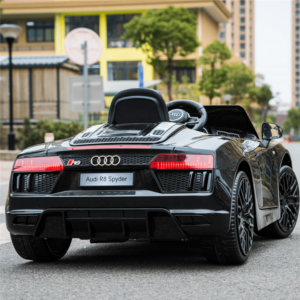 O To Dien Tre Em Ban Quyen Audi R8 (1)