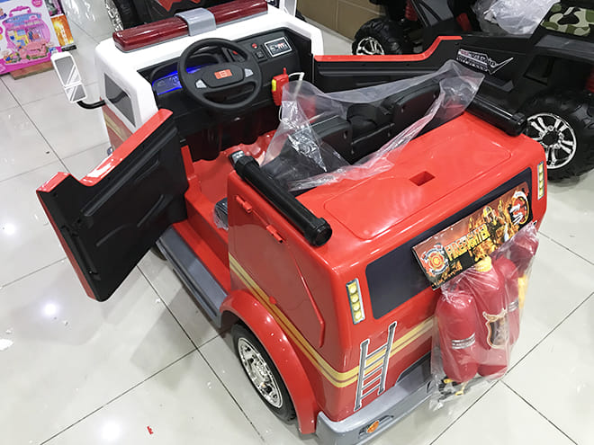 Xe cứu há»a Äiá»n trẻ em LL-911 2 cá»p bên hông xe Äóng má» ÄÆ°á»£c