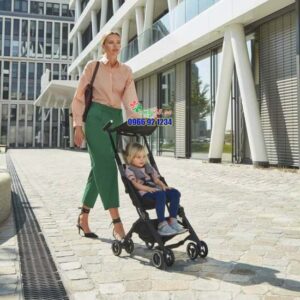 Goodbaby Pockit Air All Terrain Velvet Black Lifestyle 1 550x550