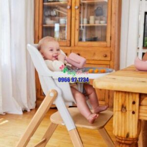 Evolve High Chair Natural Wood Lifestyle 19 2700x4050 4430809 1 500x750